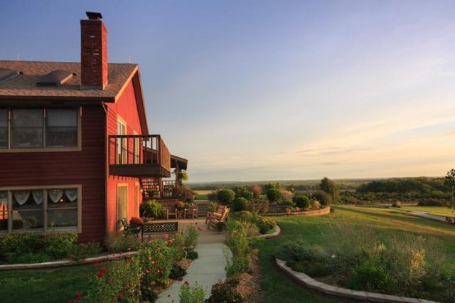 Cedar Crest Lodge, Pleasanton, Kansas