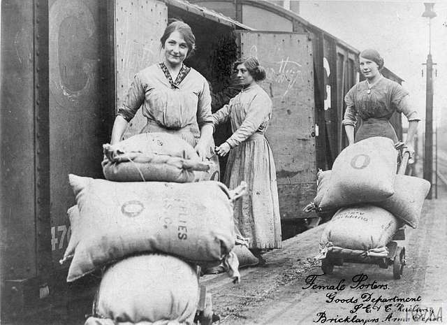 female porters unloading at rail company in london 1918